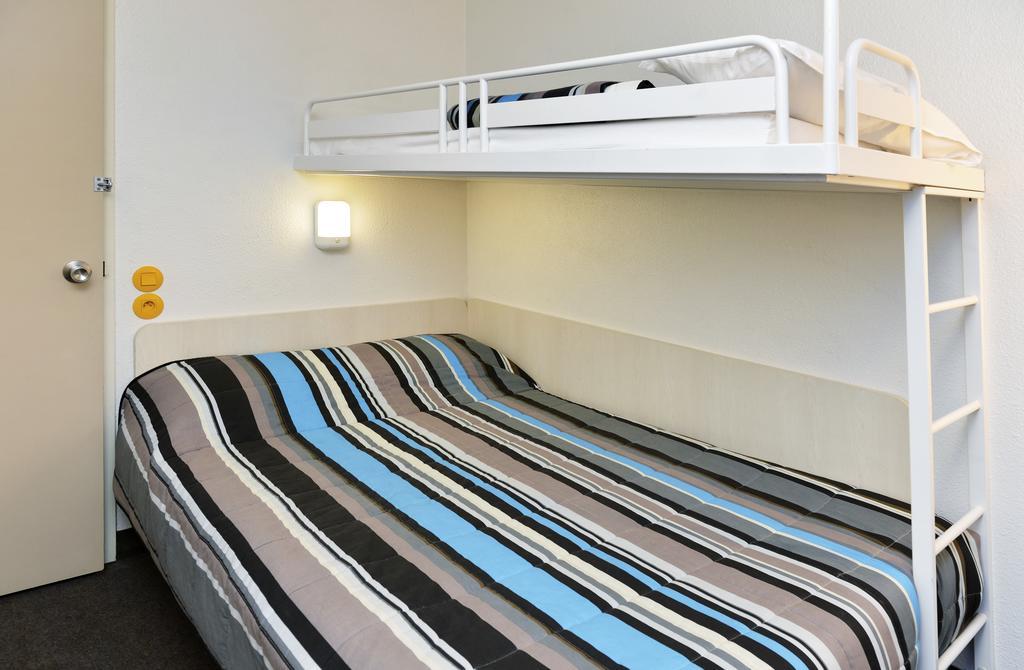 Enzo Hotel 1Er Prix Coudes Buitenkant foto