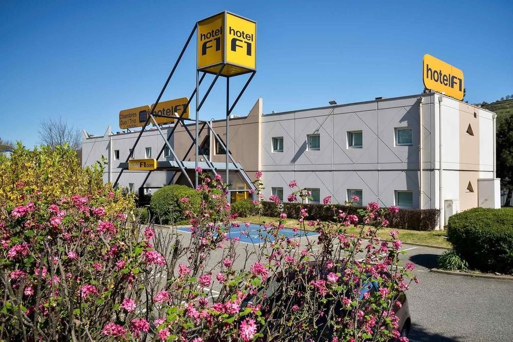 Enzo Hotel 1Er Prix Coudes Buitenkant foto